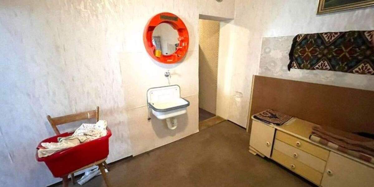 Mehrfamilienhaus, Wohnhaus Altdorf bei Nürnberg Altdorf - 6 Zimmer, 150 m&sup2;, 225.000&euro; | Angebot:25662829