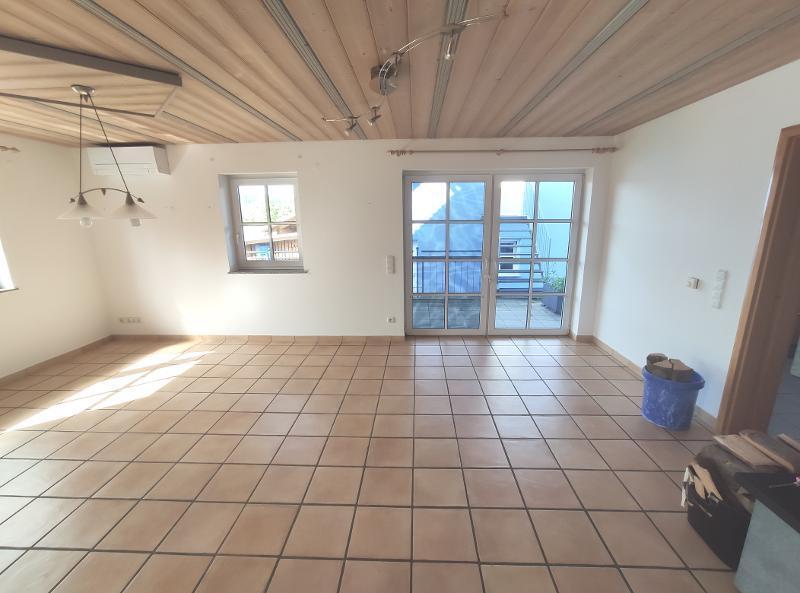 Zweifamilienhaus in Ortsrandlage mit Doppelgarage, Pool und gehobener Ausstattung 8 zimmer