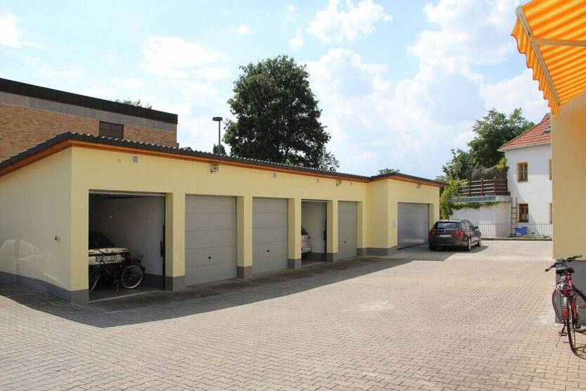 Sanierte große und helle 3 - Zimmer Wohnung in zentraler Lage!