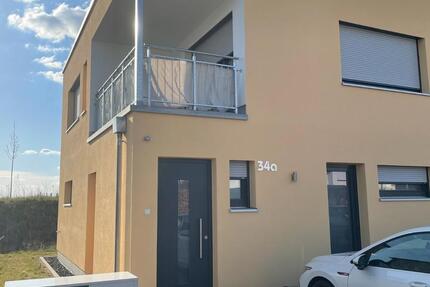 Moderne Doppelhaushälfte in beruhigter Lage mit Sonnenterrasse und Loggia