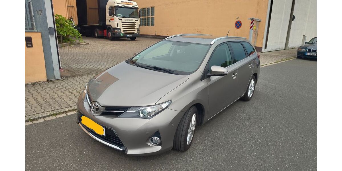Toyota Auris 117.000 km 10.999 &euro; Fürth 90763