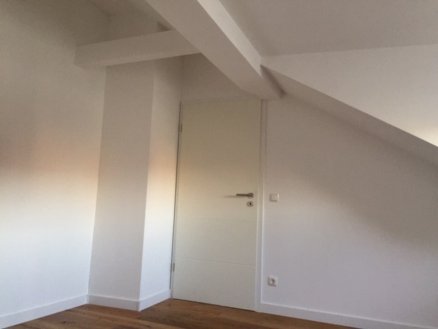 Neuwertige 3-Zimmer-DG-Wohnung mit Loggia und KFZ-Stellplatz Nbg-Schweinau 3 zimmer