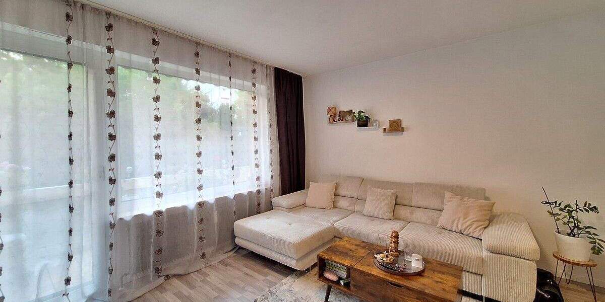 TOP 3-Zimmer Wohnung im Hochparterre mit Balkon und Einzelgarage in ruhiger Lage 3 zimmer