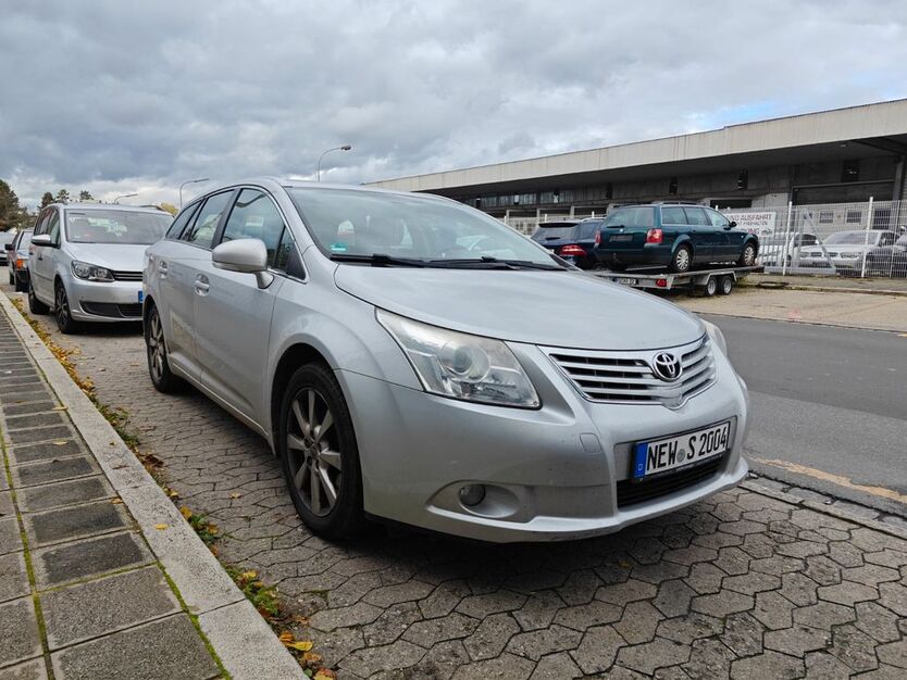 Toyota Avensis 196.000 km 2.700 € Nürnberg 90439