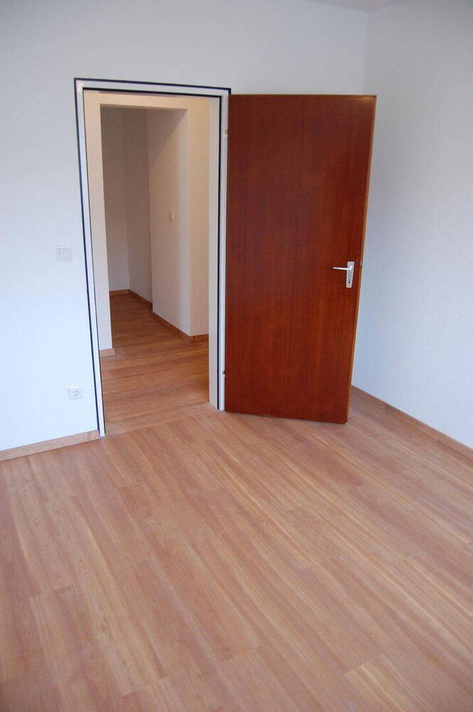 Sanierte große und helle 3 - Zimmer Wohnung in zentraler Lage!