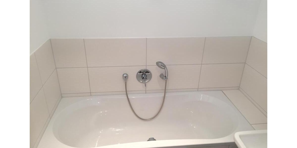 Helle 2-Zimmer-Wohnung mit TG und großem Balkon in zentraler Lage 2 zimmer