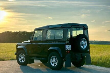 Land Rover Defender 75.000 km 54.400 € Schwabach 91126