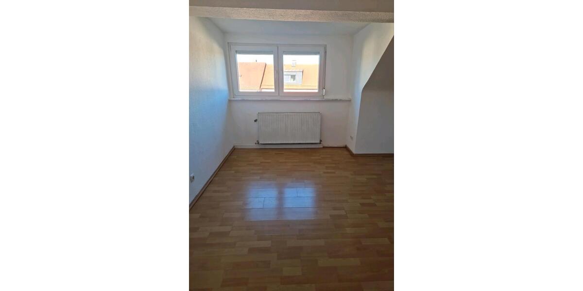 Dachgeschoßwohnung Forchheim - 3 Zimmer, 75 m&sup2;, 800&euro; | Angebot:26681368