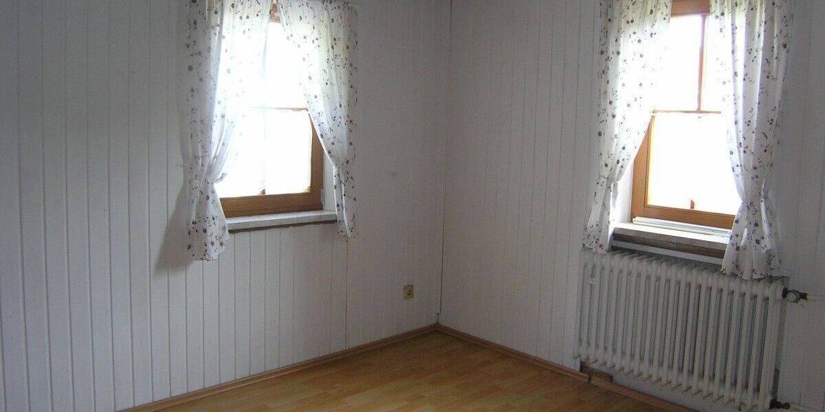 1-Familien-Haus idyllisch gelegen mit Nebengebäude, Garage und PKW-Stellplatz 6 zimmer