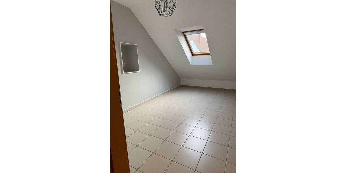 Etagenwohnung Erlangen Frauenaurach - 2 Zimmer, 117 m&sup2;, 1.400&euro; | Angebot:26092188