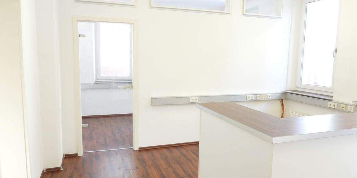 Gewerbeobjekt Nürnberg St Peter - 4 Zimmer, 128 m&sup2;, 890&euro; | Angebot:26107300
