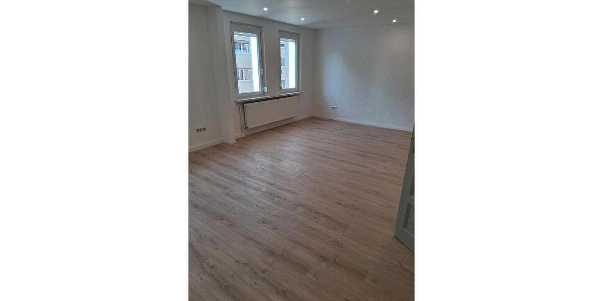 Zentrale, kernsanierte 4 Zimmer-Wohnung -Erstbezug 4 zimmer