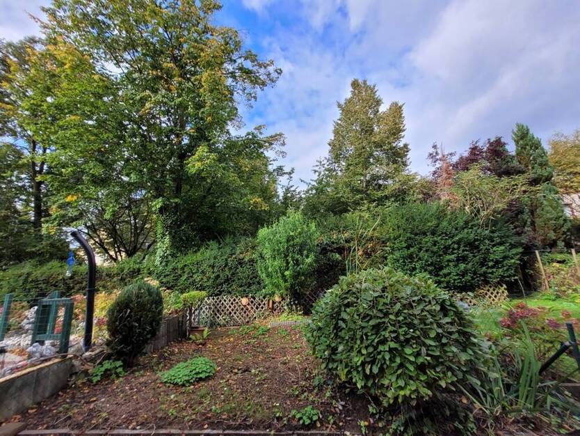 *** Wohnen in BESTLAGE *** Charmantes Reihenmittelhaus Garten Garage mit Potential