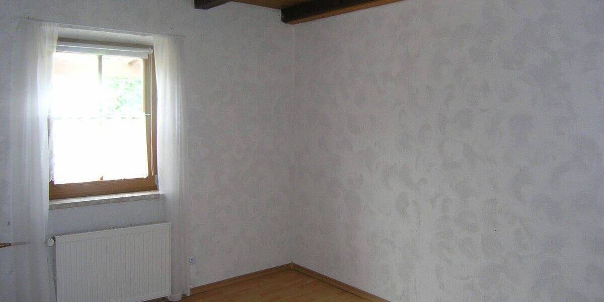 1-Familien-Haus idyllisch gelegen mit Nebengebäude, Garage und PKW-Stellplatz 6 zimmer