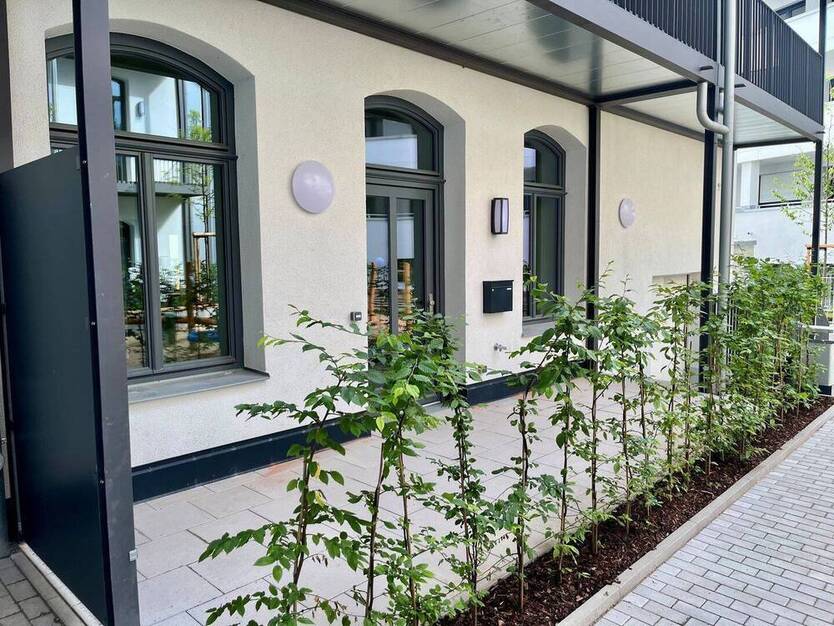 Loftige, möblierte 1-Zimmer-Wohnung mit großer Terrasse zum Erstbezug!