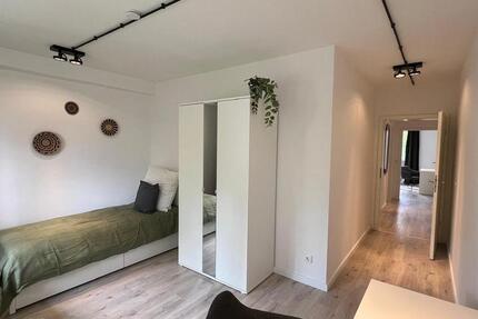 Möbliertes WG-Zimmer für Frauen in Fürth-Dambach 4 zimmer