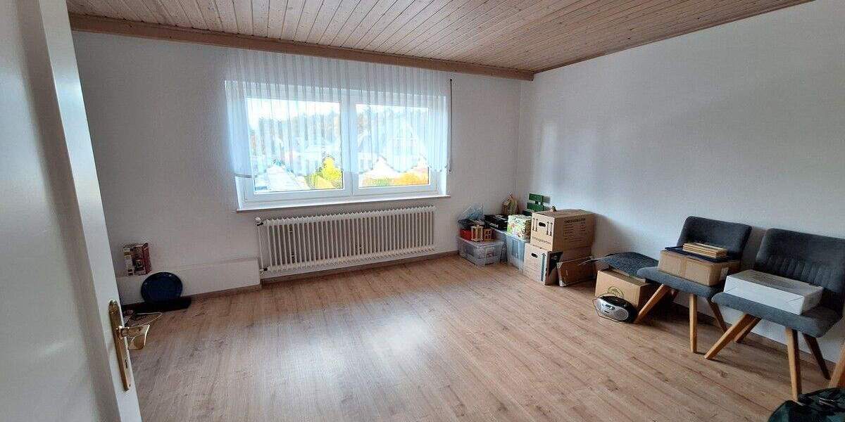 Freiwerdendes Zweifamilienhaus mit Garage in Toplage am Feldrand 6 zimmer