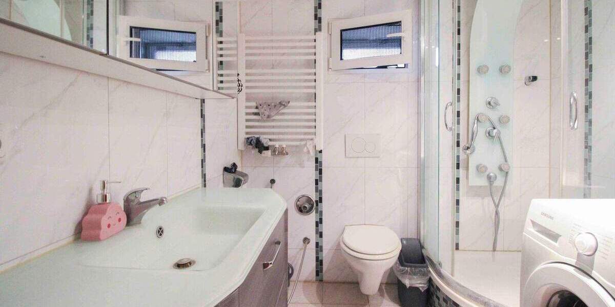 Flexibles Wohnen: Doppelhaushälfte mit zwei separaten Wohnungen, Terrasse und Garten 6 zimmer