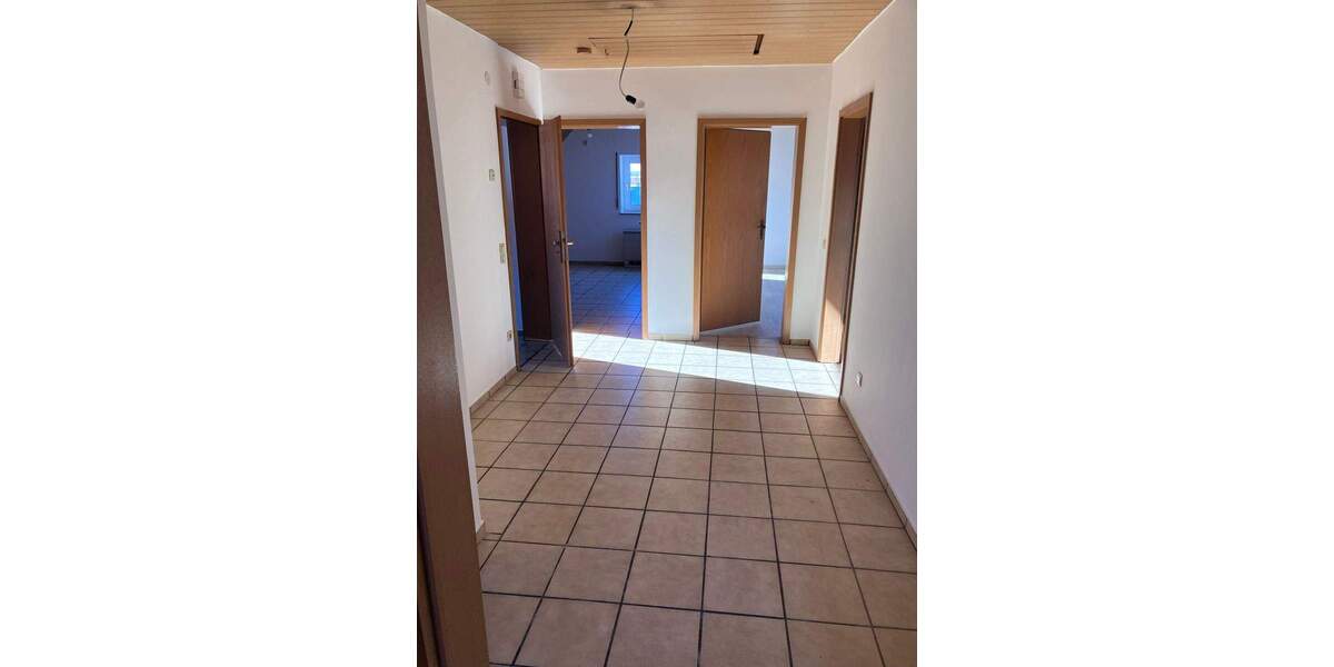 Renovierte 3-Zi.-DGW mit Gartenanteil - 91056 Erlangen-Hüttendorf 3 zimmer