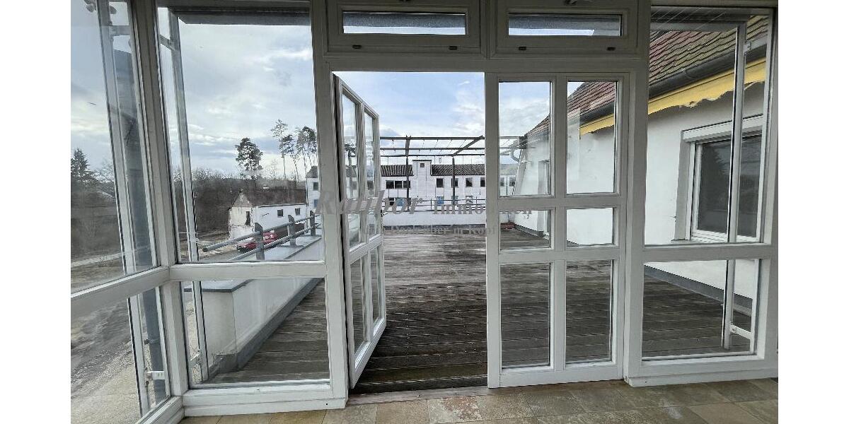 Außergewöhnliche und sehr großzügige 5 Zimmer Mansardenwohnung mit Dachterrasse und Wintergarten - Terrassenwohnung Roth Eckersmühlen | Angebot:27156609