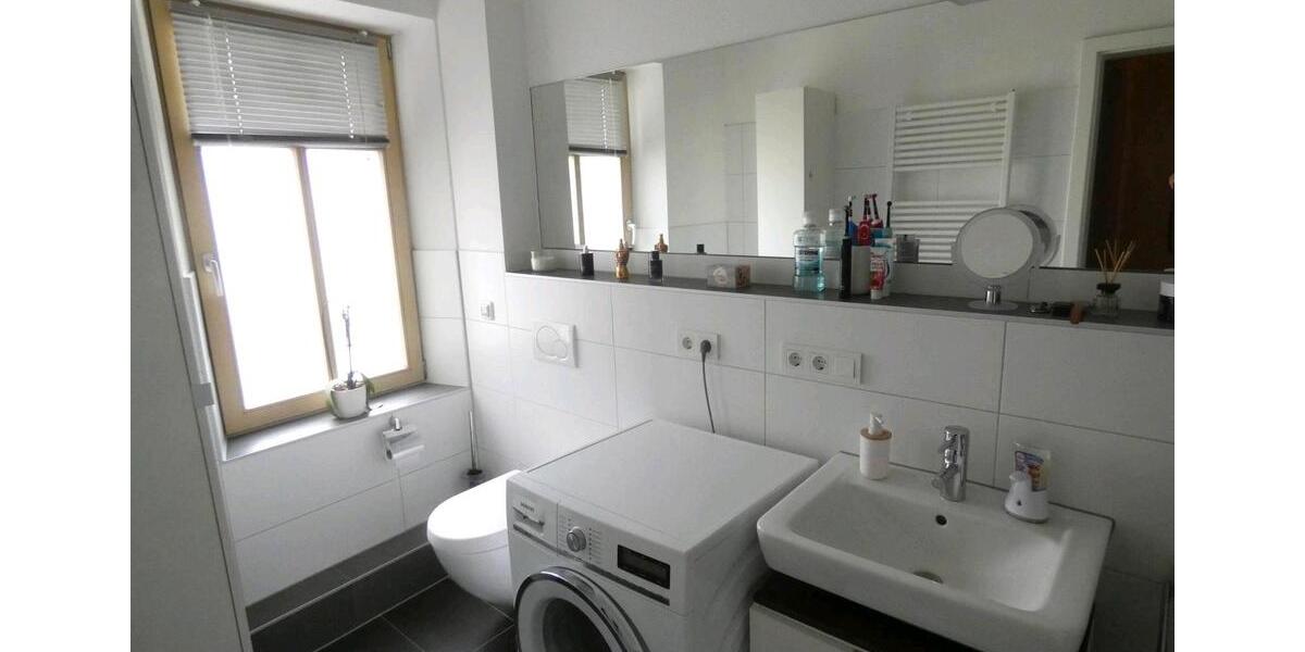 Helle Wohnung mit hoher Deckenhöhe im 1. OG – ruhig & gepflegte 2 zimmer