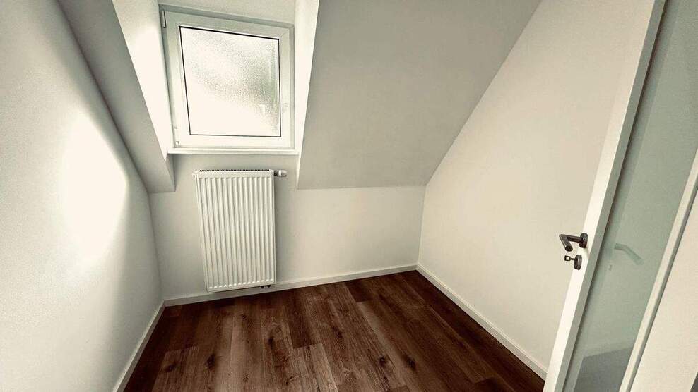 Top sanierte DHH mit neuer EBK + Garage in rhg. Lage N-Ziegelstein 5 zimmer