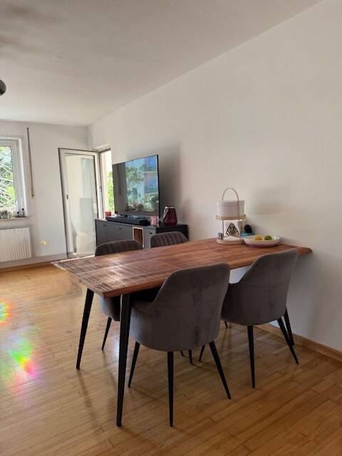 Ruhige und zentrale 3-Zimmer-Wohnung mit Echtholzboden & Südbalkon 3 zimmer