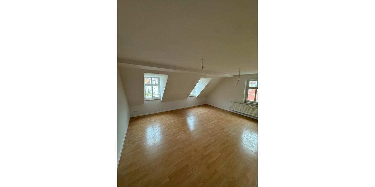 LICHTDURCHFLUTETE 4-ZIMMER DACHGESCHOSSWOHNUNG INKL. STELLPLATZ I 4 zimmer