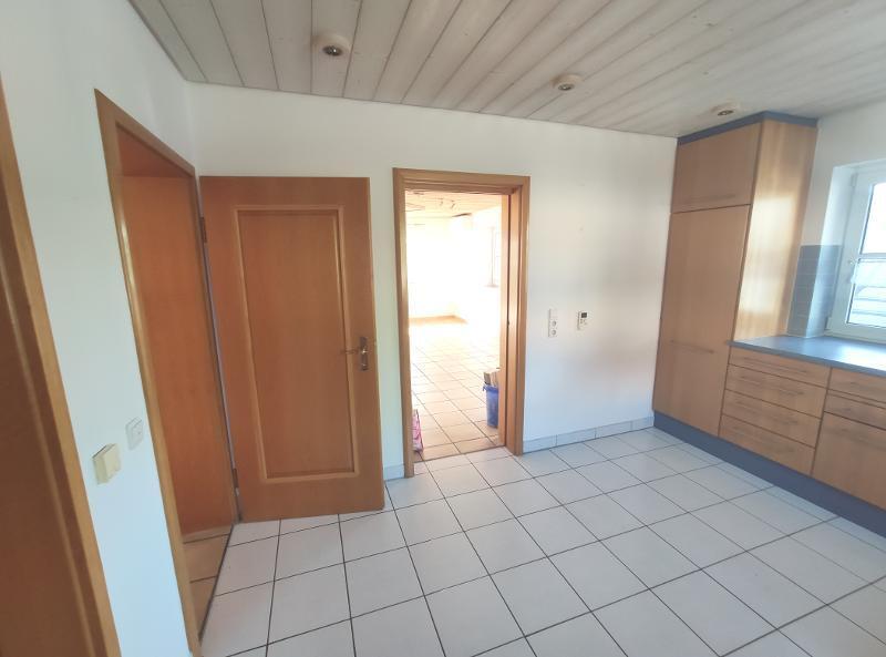 Zweifamilienhaus in Ortsrandlage mit Doppelgarage, Pool und gehobener Ausstattung 8 zimmer