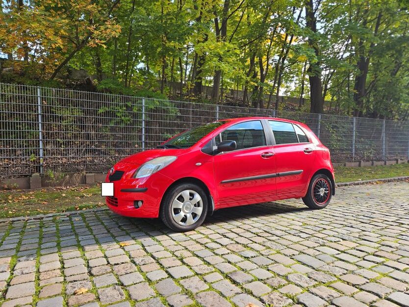 Toyota Yaris 157.000 km 2.600 € Nürnberg 90429