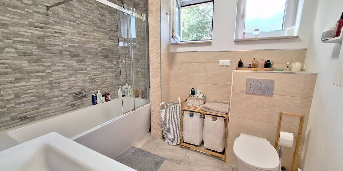 Renovierte 3-Zimmer Wohnung im Hochparterre mit Balkon und Einzelgarage 3 zimmer