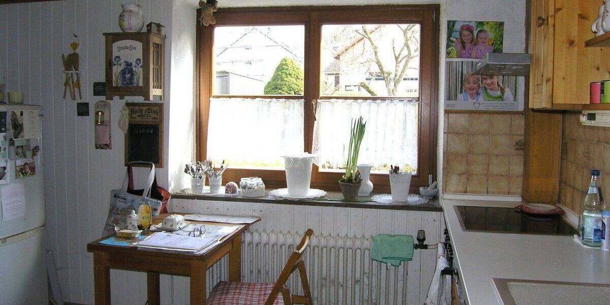 1-Familien-Haus idyllisch gelegen mit Nebengebäude, Garage und PKW-Stellplatz 6 zimmer