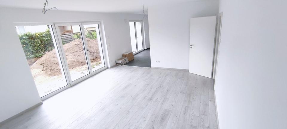 Erdgeschoßwohnung Nürnberg Almoshof - 2 Zimmer, 70 m&sup2;, 1.225&euro; | Angebot:25383607