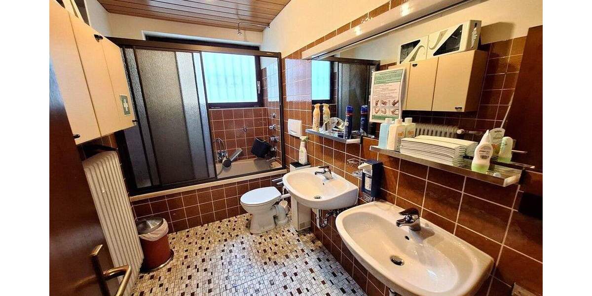 Renovierungsbedürftiger Bungalow mit Garten und Garage 4 zimmer