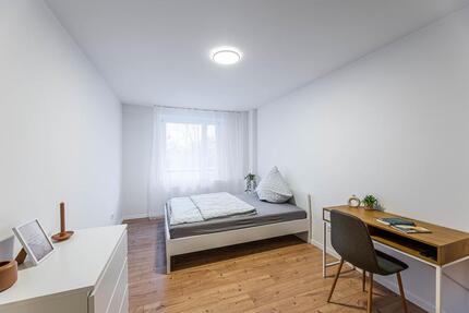 2 Sanierte & möblierte WG Zimmer in einer 3er WG in zentraler Lage zu vermieten 1 zimmer