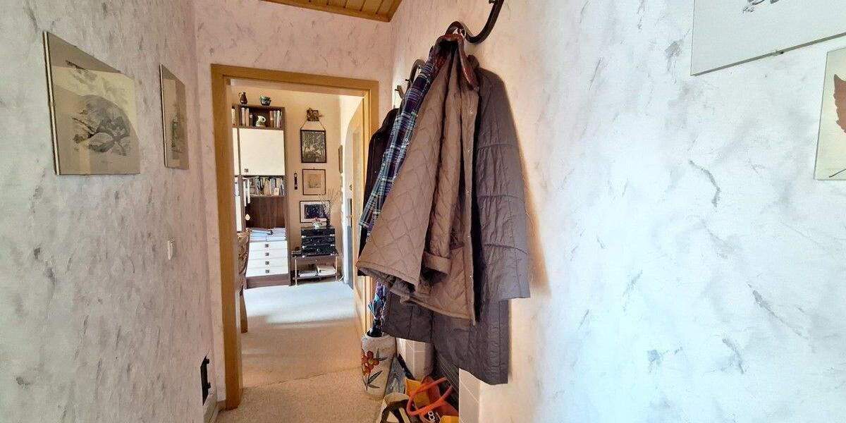 Gepflegtes Dreifamilienhaus in schöner Wohnlage mit zwei Einzelgaragen 7 zimmer