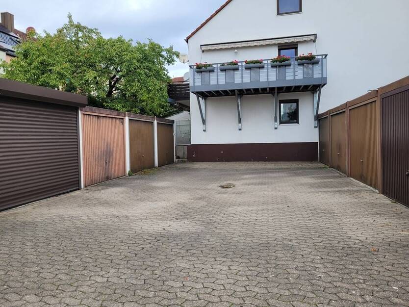 *** Wohnen in BESTLAGE *** Charmantes Reihenmittelhaus Garten Garage mit Potential