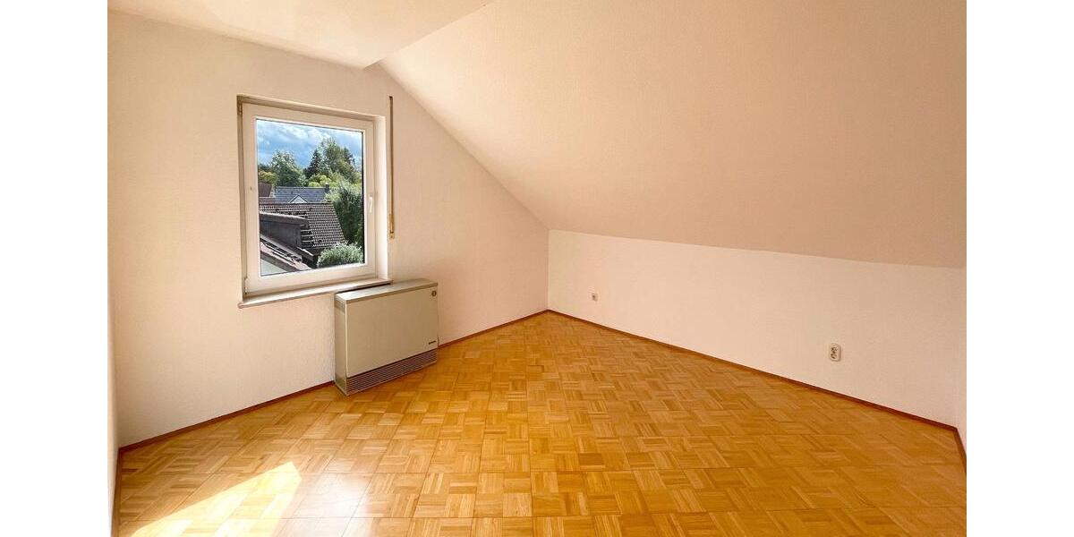 Dachgeschoßwohnung Röttenbach - 3 Zimmer, 95 m&sup2;, 690&euro; | Angebot:26208339