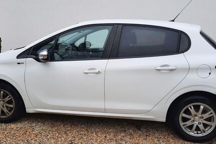 Peugeot 208 152.500 km 5.200 &euro; Ottensoos 91242