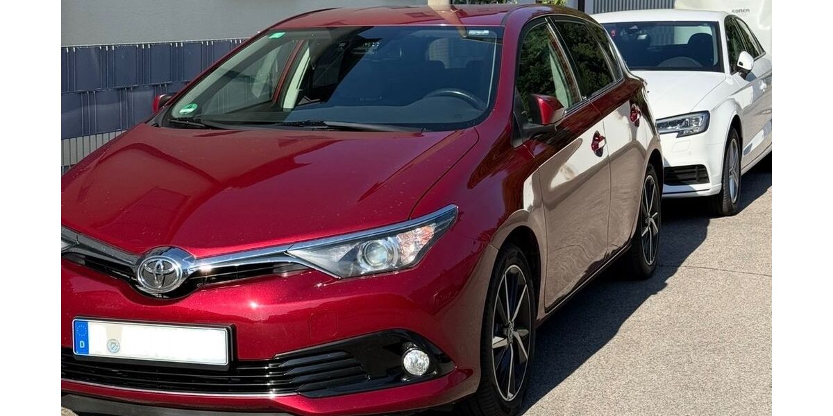 Toyota Auris 97.777 km 11.700 &euro; Nürnberg 90491