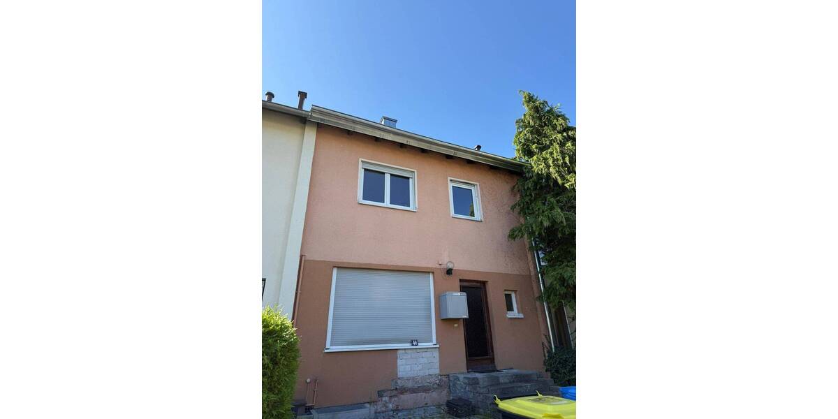 Reihenmittelhaus mit Potenzial in ruhiger Lage 9 zimmer