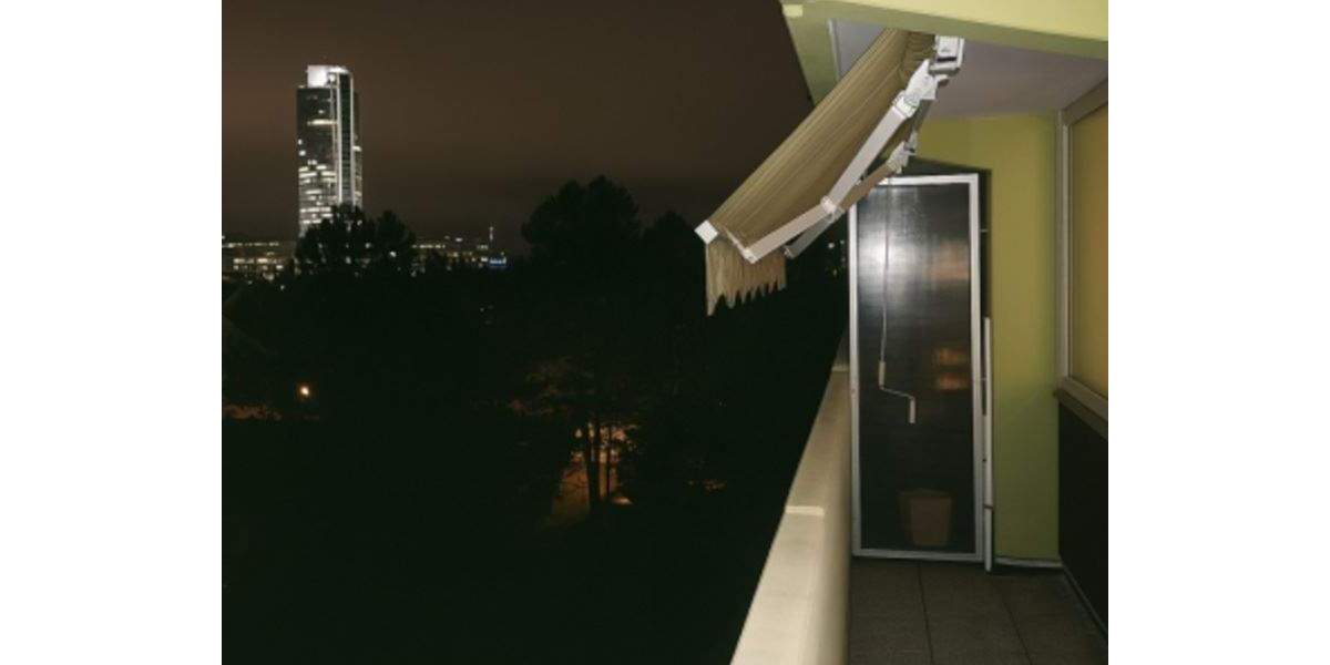 Provisionsfrei & leerstehend: Stilvoll sanierte 1,5-Zimmer-Wohnung mit großer Loggia (Erbbaurecht) 1 zimmer