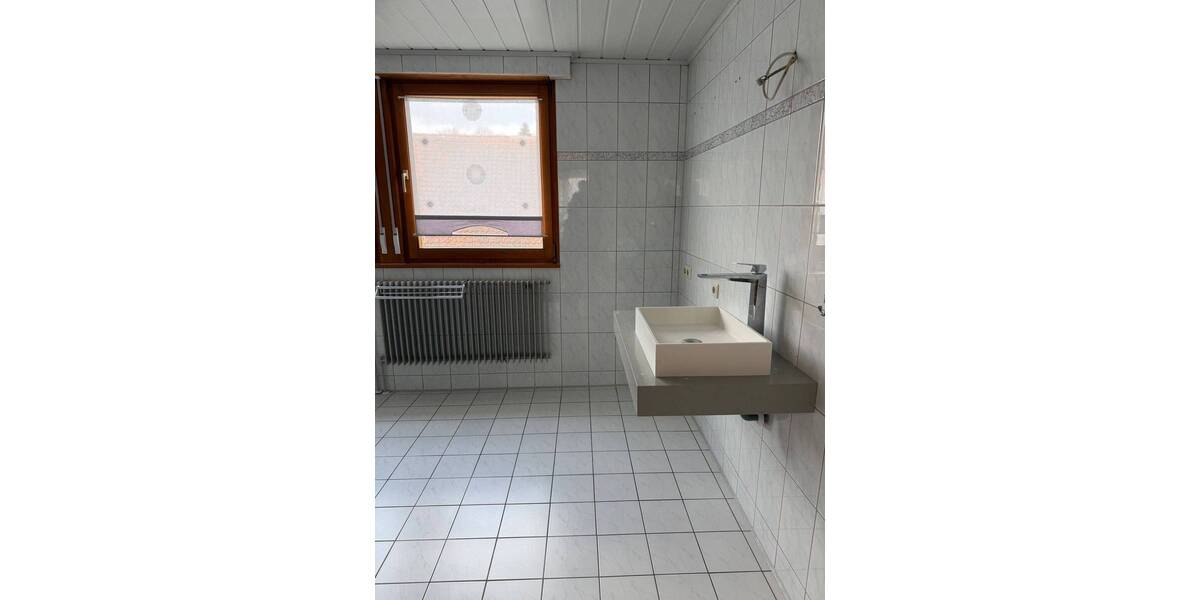 Etagenwohnung Erlangen Frauenaurach - 2 Zimmer, 117 m&sup2;, 1.400&euro; | Angebot:26092188