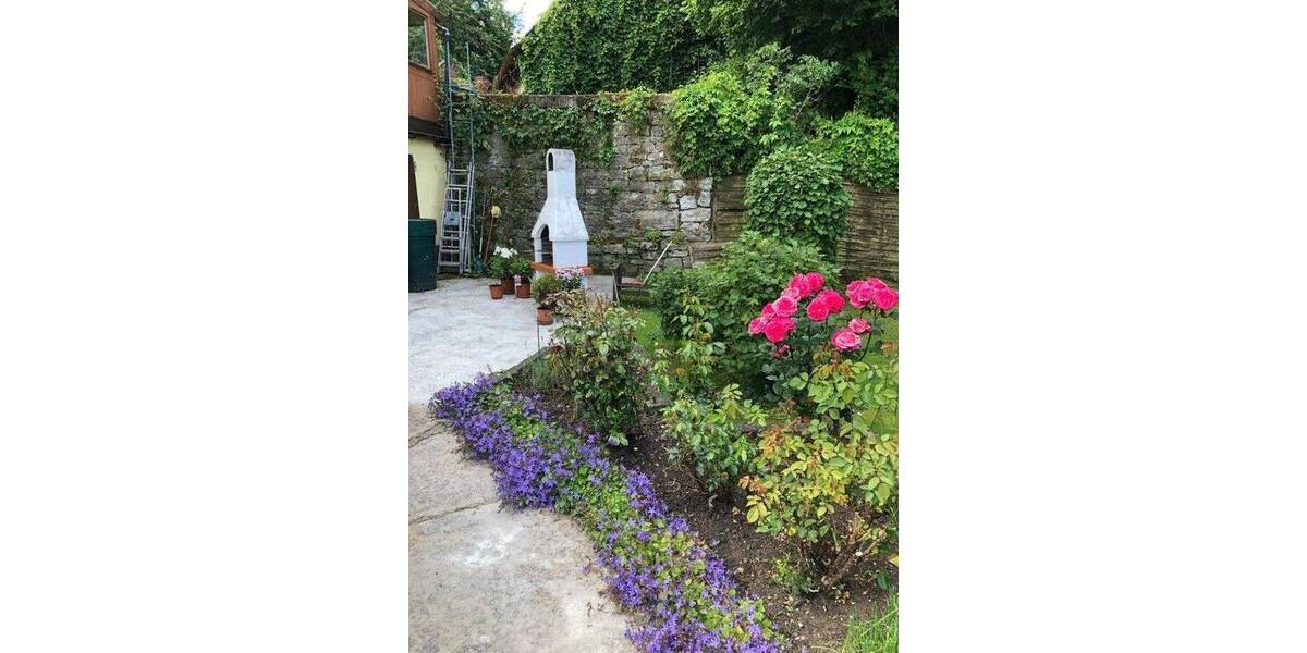 1-Familien-Haus idyllisch gelegen mit Nebengebäude, Garage und PKW-Stellplatz 6 zimmer