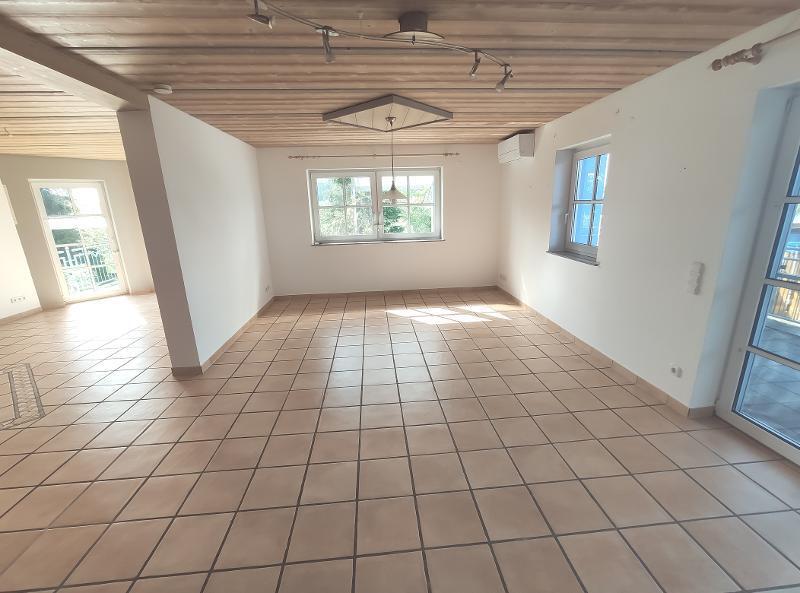 Zweifamilienhaus in Ortsrandlage mit Doppelgarage, Pool und gehobener Ausstattung 8 zimmer