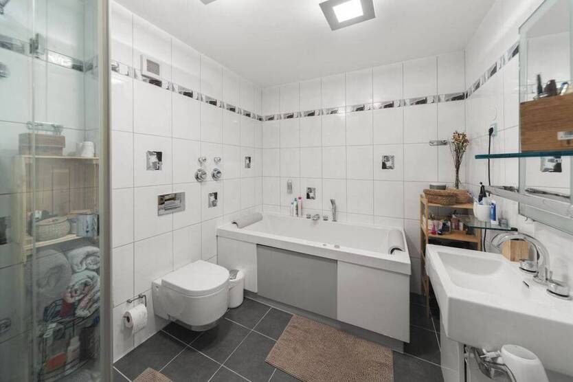Stilvoll wohnen oder clever investieren: 3 Zimmer-StadtWohnung mit Stellplatz in Altstadtlage