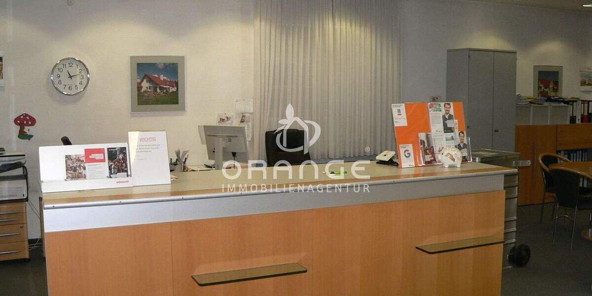 -RESERVIERT- ***TOP:Erstbezug nach Renovierung: Ladenfläche,Ergotherapie Physiotherapie auf 154 QM+KFZ-Stellplätze 4 zimmer