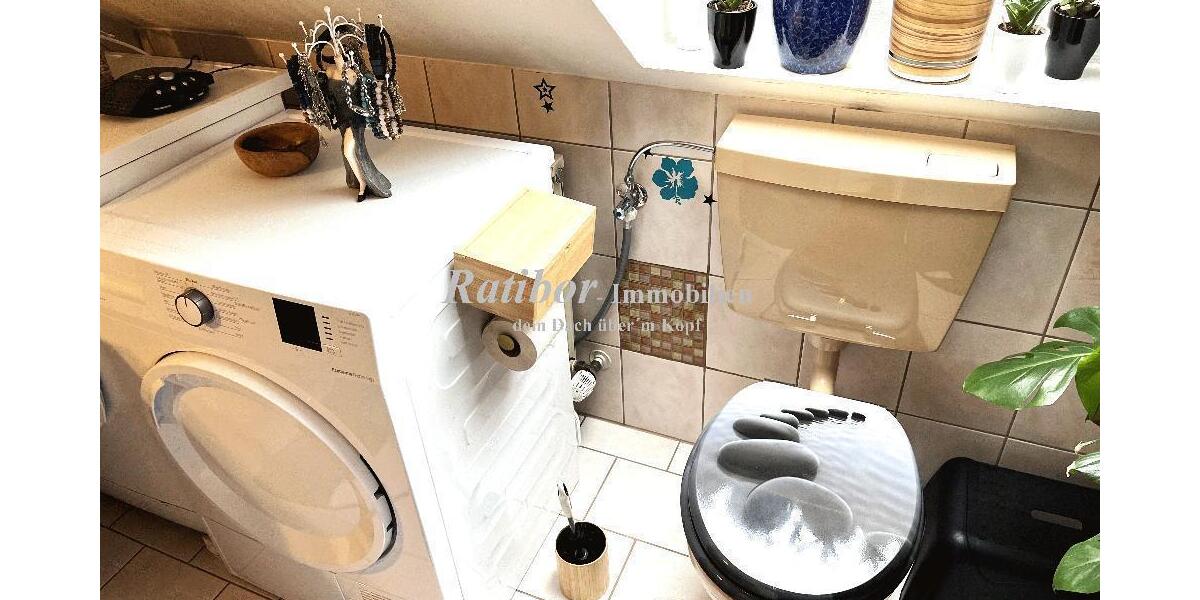 Gut vermietete 2 Zimmer-Mansardenwohnung mit Loggia und Stellplatz in ruhiger Wohnlage RH-Nord - Dachgeschoßwohnung Roth | Angebot:25281237