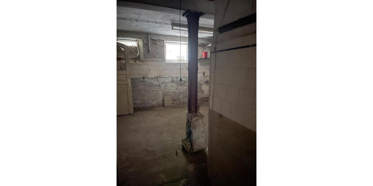 Etagenwohnung Nürnberg Sankt Leonhard - 8 Zimmer, 200 m&sup2;, 300.000&euro; | Angebot:26998845