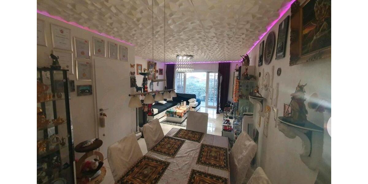 Top renoviert in Ruhige lage in 3 Stück Werk geteilte Wohnung 3 zimmer